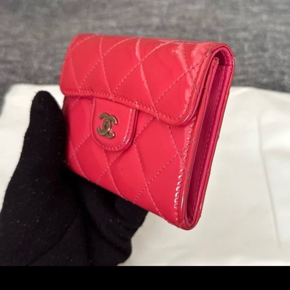 Authentic Chanel Small Wallet - Picture 4 of 12
